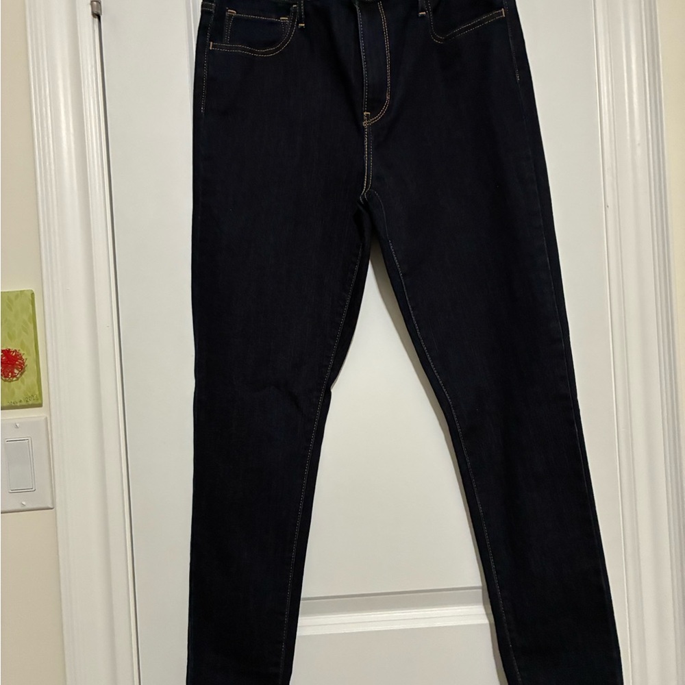 NWT Women’s Classic LEVI Dark Navy Denim Jeans